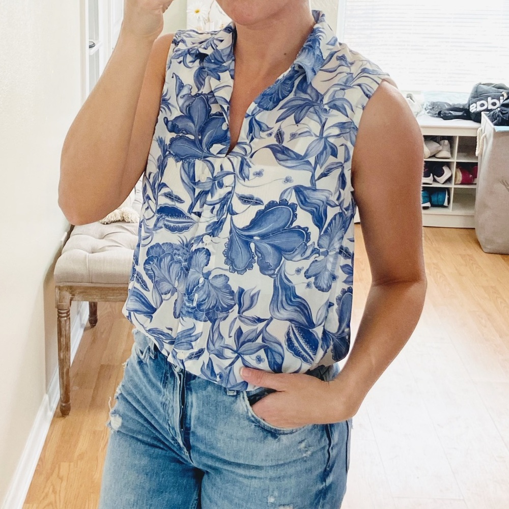 Floral sleeveless button down - Picture 2 of 4